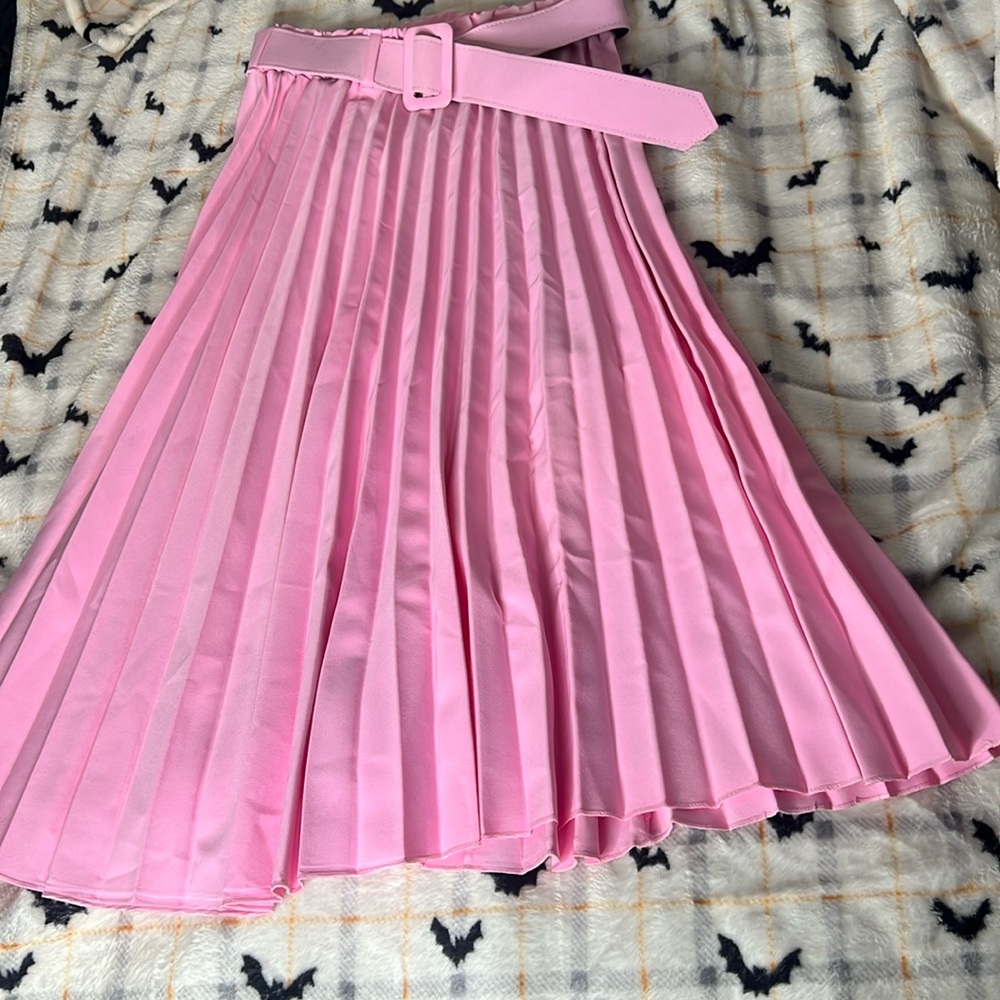 Pink skirt with a belt size S